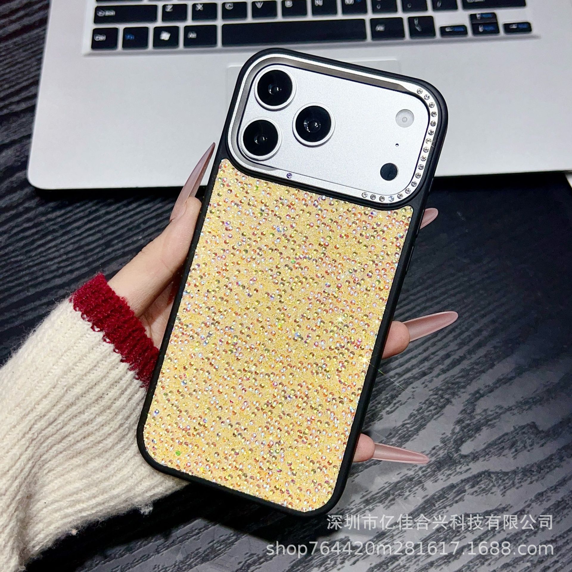 Aplicable para iphone17PROMAX lente de gran agujero puntual perforador de teléfono móvil de manzana 16 / 15P funda de perla