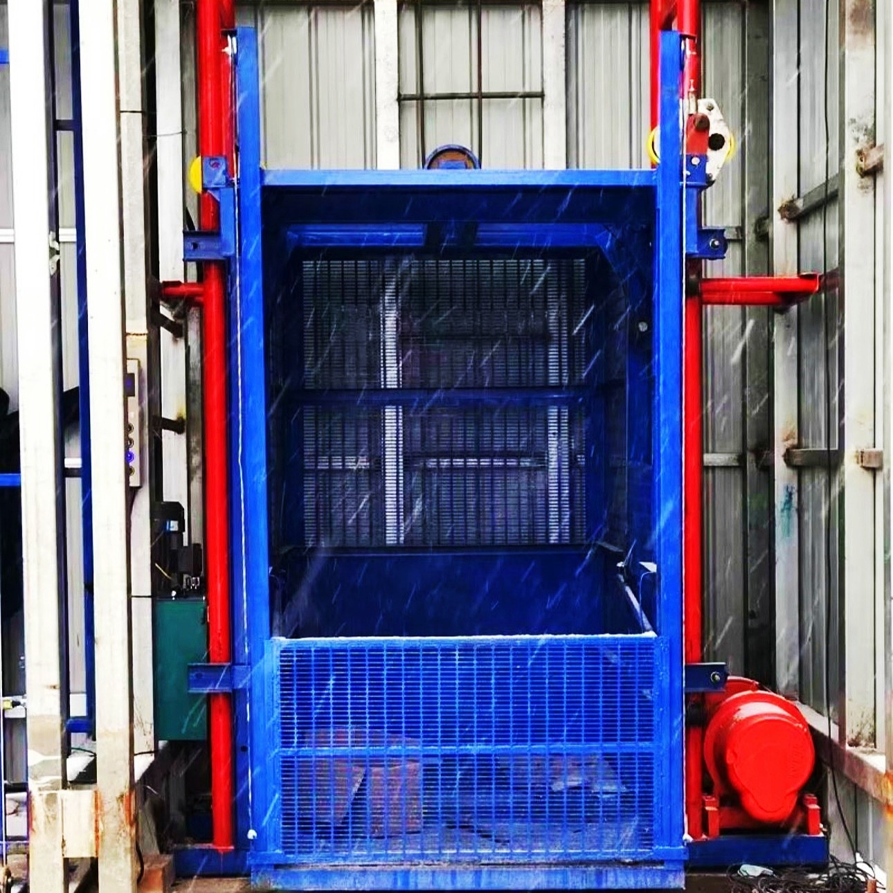建筑施工升降机电梯井道专用提升平台狭小空间上材料电梯井道货梯