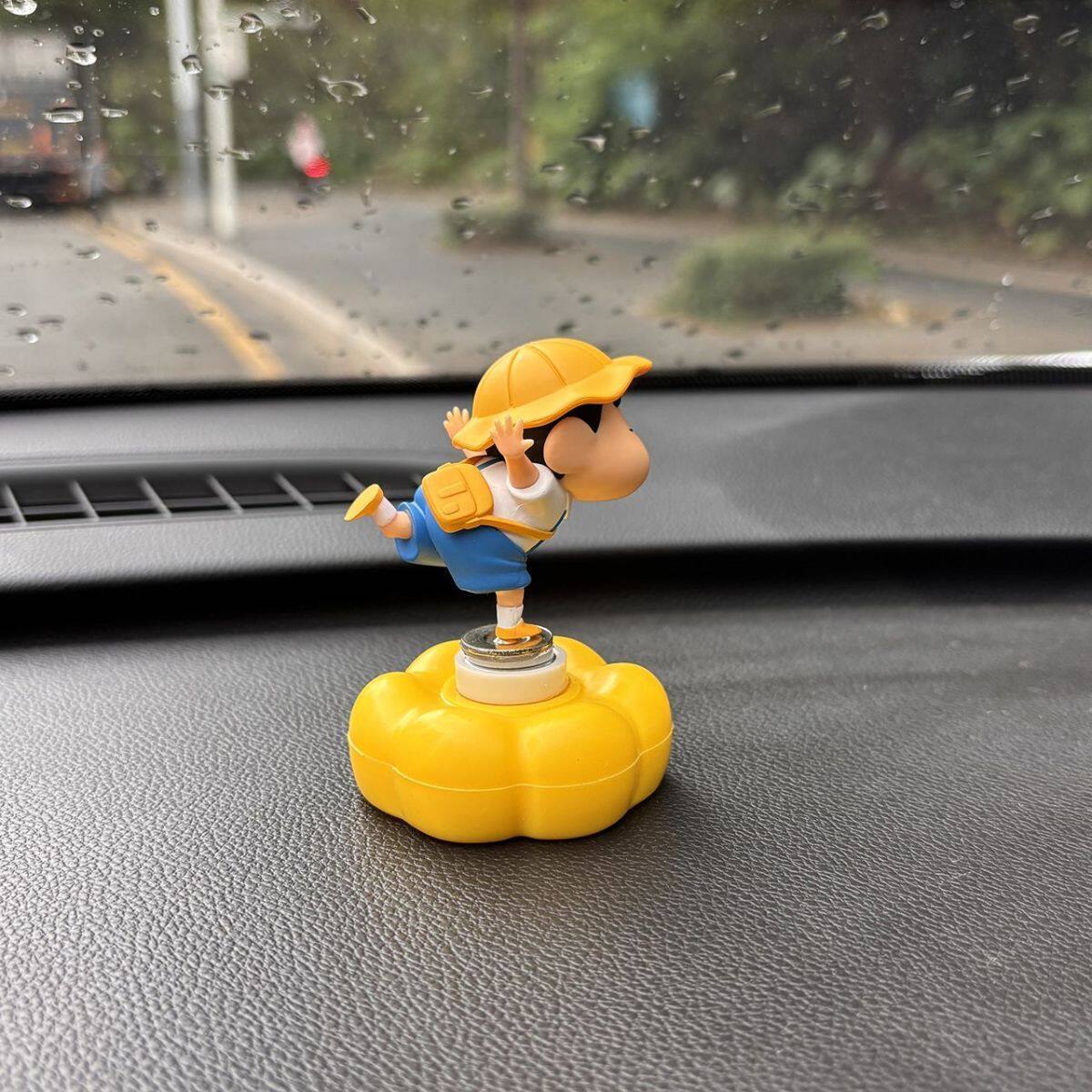 Crayon Shin-Chan Car Rotating Ornament: Cute Decorative Dashboard Spinning Toy, Trendy Stress Relief Toy Gift