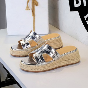 620-1 Retro One Word Thick Bottom H Slippers for Women Wearing Straw Woven Sponge Cake Heels, Beautiful and Comfortable,