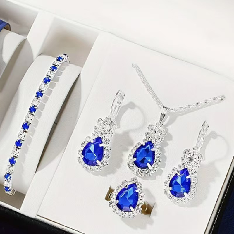 Zircon daşlı toy dəsti — boyunbağı, sırğa və üzük