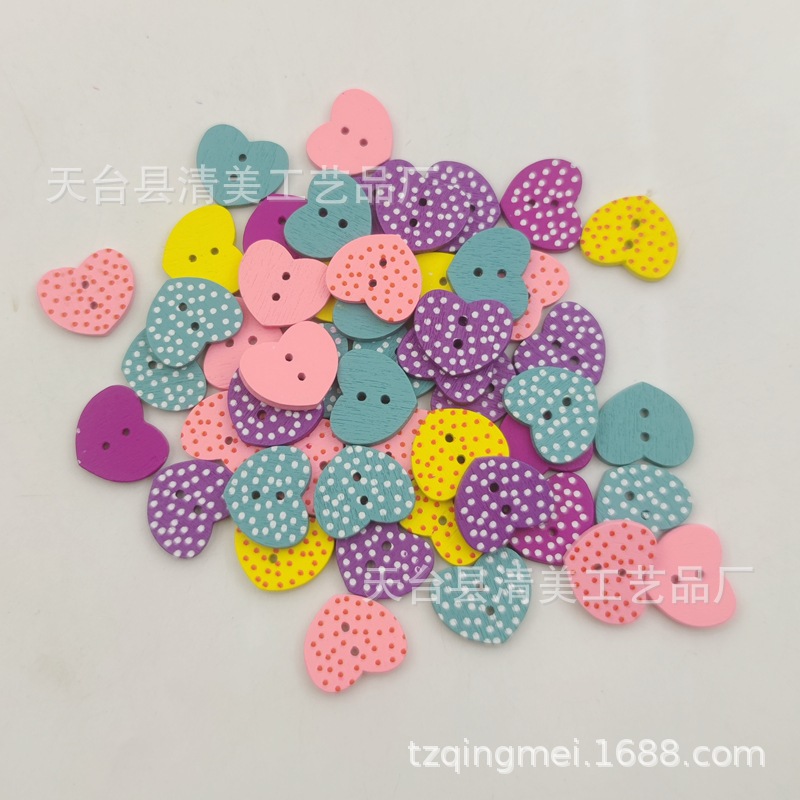 Botón de amor de lunares de impresión en color de 17mm Botón de impresión de corazón de lunares de color 100 piezas por paquete