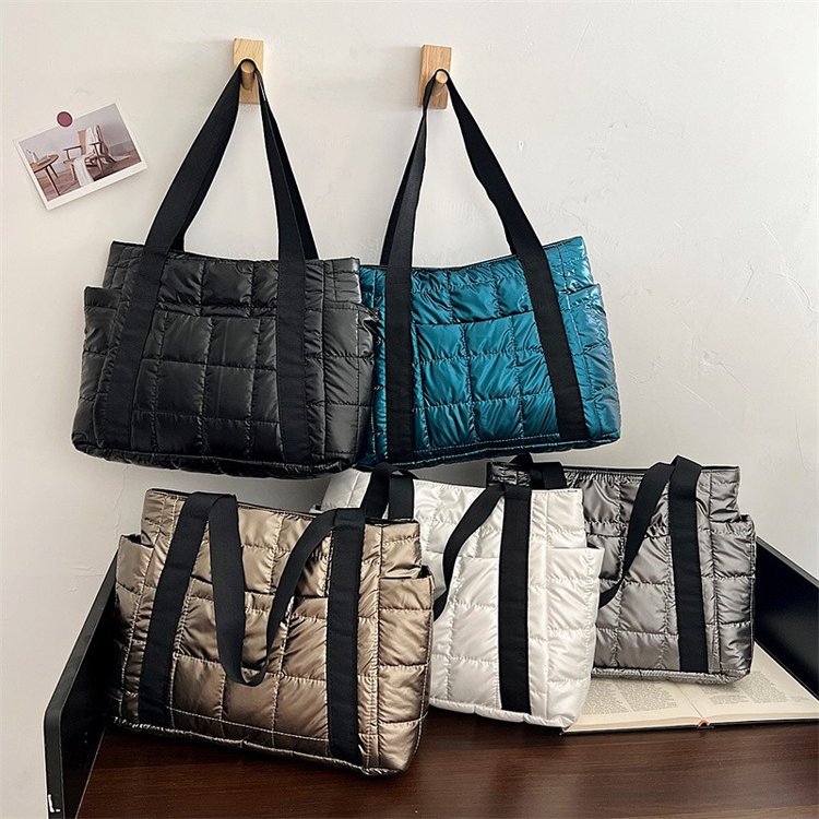 Bolso acolchado de algodón estilo coreano 2021, bolso de hombro bordado de gran capacidad para mujer, bolso de mano de invierno