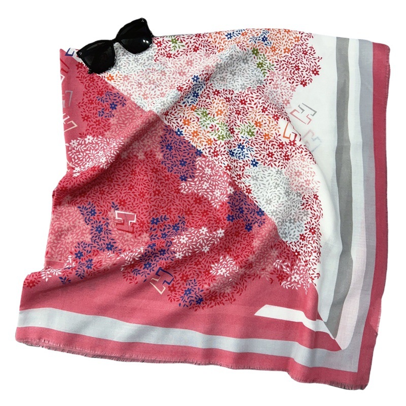 Bufanda grande con estampado de letras H de nuevo estilo 2024, chal moderno y de alta gama, perfecto como regalo navideño para mujeres.
