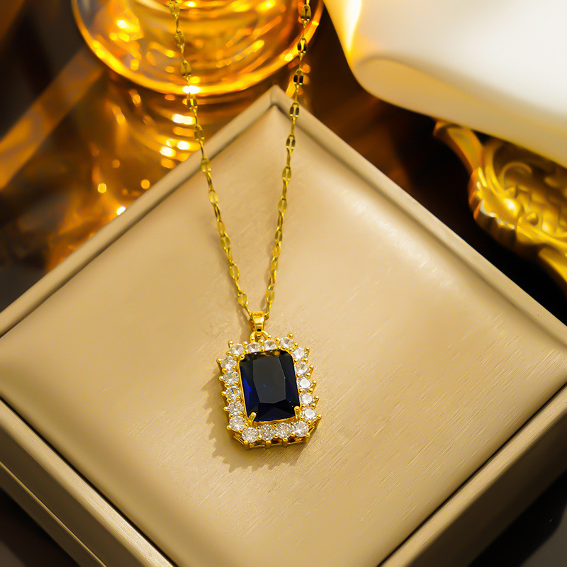 [Titanium Steel] Light luxury micro-inlaid real gold emerald super flash necklace women's new collarbone chain light luxury niche design sense_senzul.com