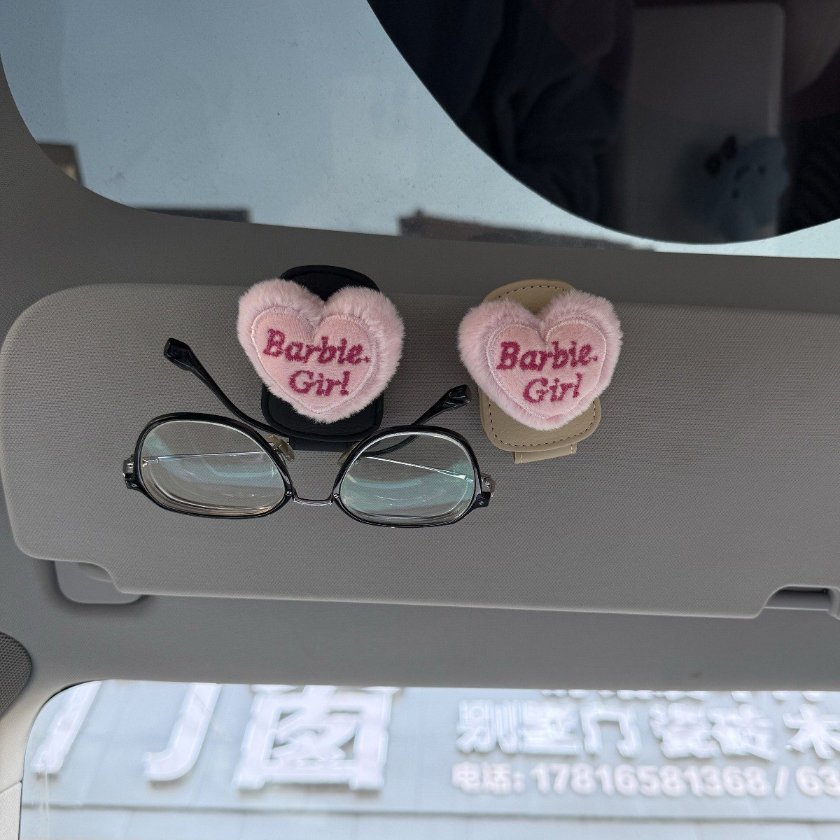 Barbie Heart-Shaped Car Glasses Holder, Car Sunglasses Clip, Sunglasses Storage, Sun Visor Glasses Placement Rack with Magnetic Attachment