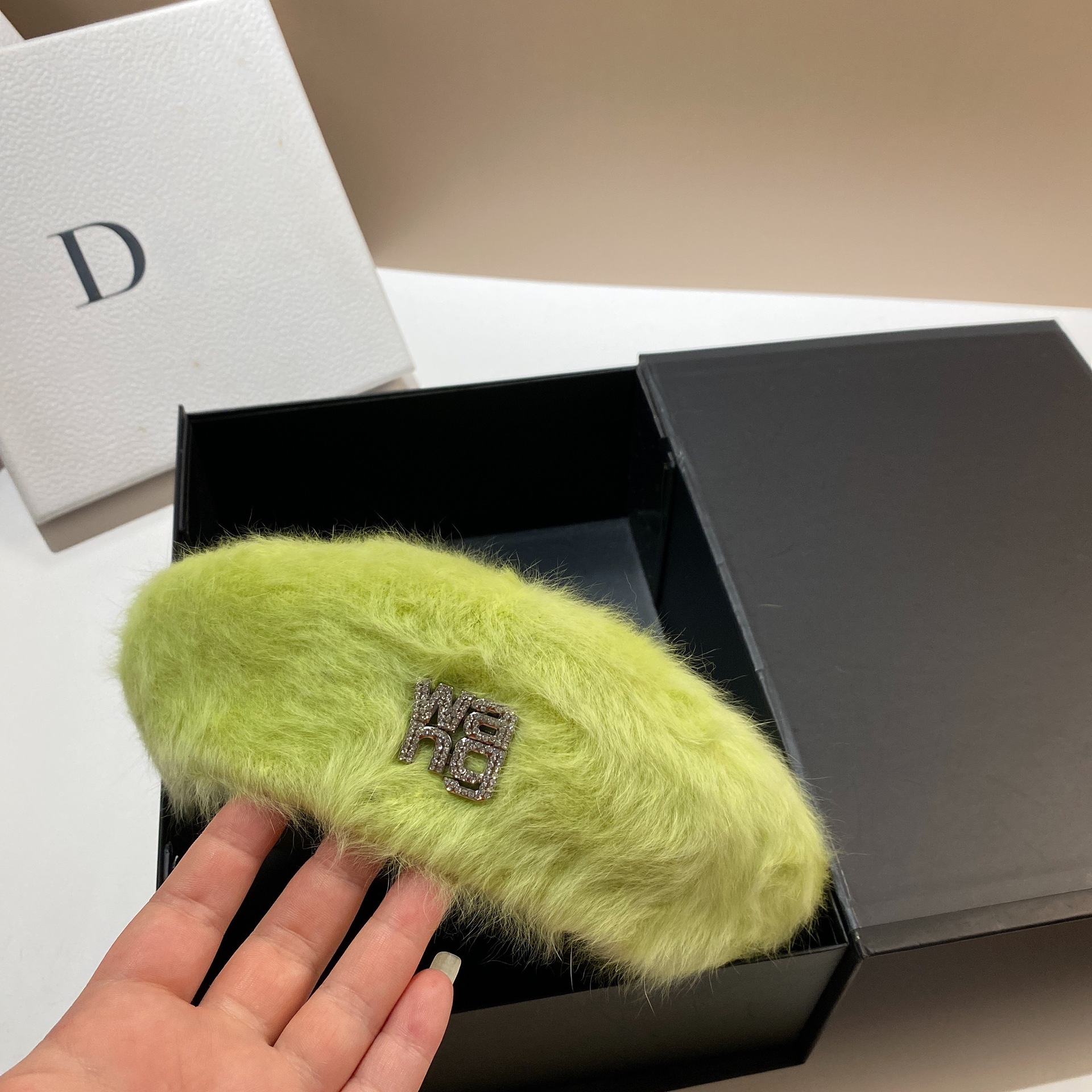 Rabbit hair beret women's Korean version autumn and winter plush diamond inlaid king octagonal fashion socialite style_voghion.com