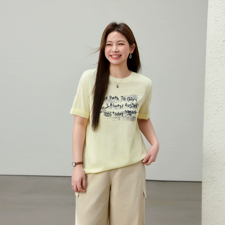 Модная футболка для похудения с принтом и складками на манжетах для женщин, большие размеры, лето 2025, новый стиль