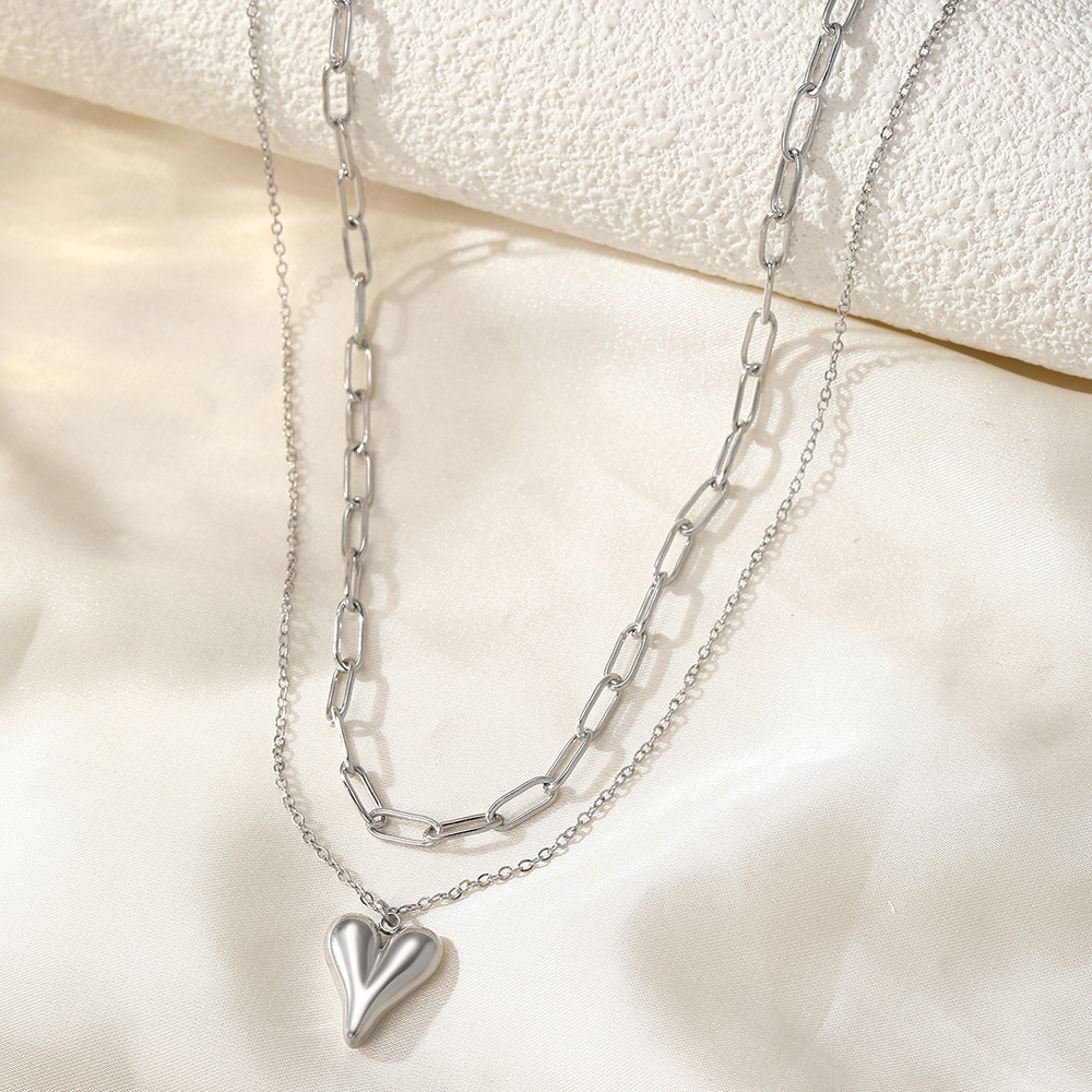 [collar de acero de titanio dorado + acero] collar de amor de nicho con cadena de clavícula avanzada en la moda de lujo ligero femenino