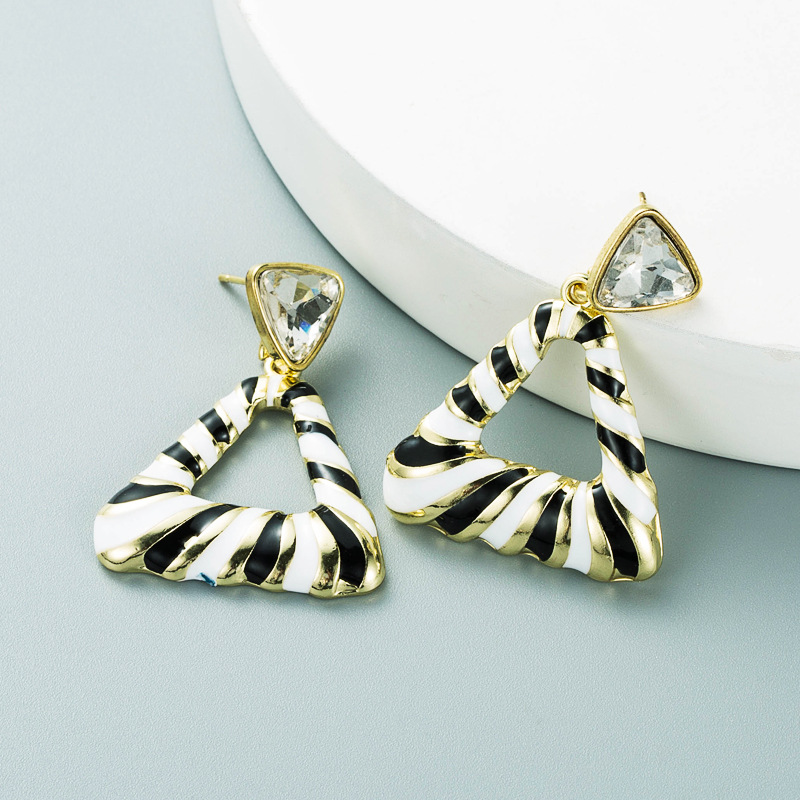 European And American Stripes Color Matching Black And White Retro Geometric Oil Drop Earrings display picture 3