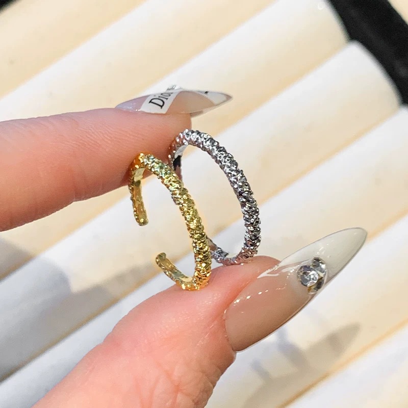 Sparkling Designer Ring For Women, Elegant And Comfortable Piece_voghion.com