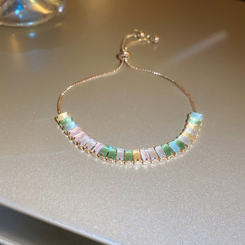 Pulsera de flores de metal transfronteriza europea y americana, nicho femenino, sentido de alta gama, pulsera simple y versátil, accesorios de joyería de lujo ligeros de moda