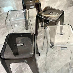 *透明なプラスチック製のスツール、厚みのある家庭用ロースツール、積み重ね可能、耐久性のあるスペアハイスツール、アクリル製のレストランチェア