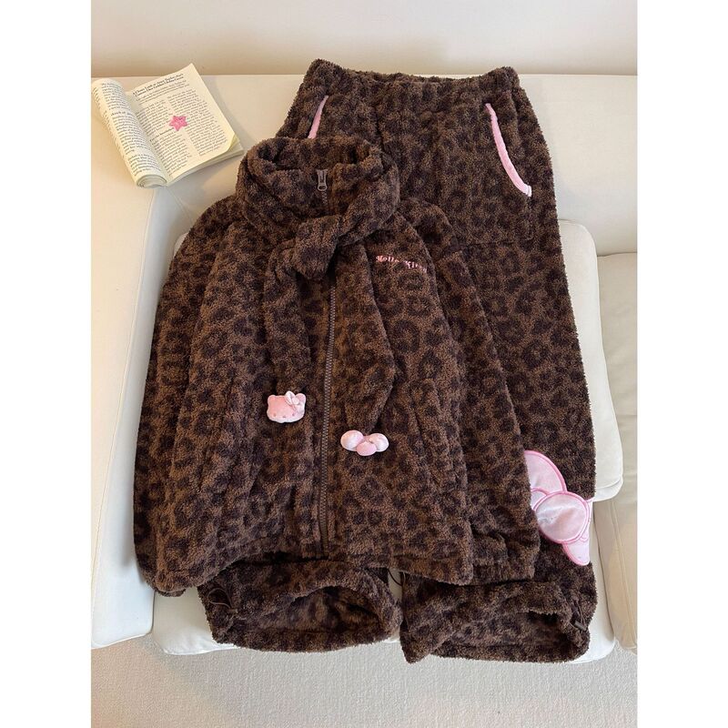 Cute and Soft Leopard Print Coral Velvet Pajamas for Women, Autumn and Winter, Sweet, Comfortable, Warm and Wearable Home Wear Set