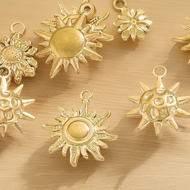 3g Weight Pendant Jewelry Making Type 18K Gold Plated Plating Material Pendant Classification 5 PCS/Package Quantity 304 Stainless Steel Material Sun, Flower Pattern All Seasons Season Plating Design Retro, Classic Style Style 5 PCS/Package 304 Stainless Steel 18K Gold Plated Sun Flower Pendant Pendant 无