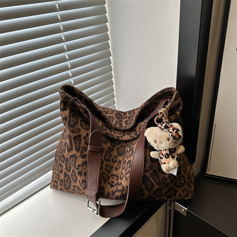 Bolso Tote con estampado de leopardo para mujer Bolso de hombro de gran capacidad retro de moda coreana 2024 otoño e invierno nuevo estilo pequeño bolso de mujer de estilo perezoso