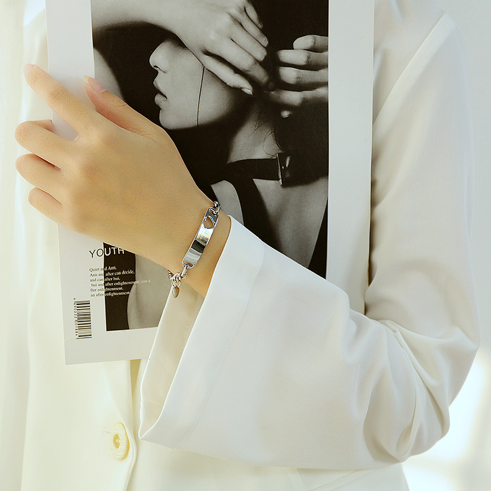 New Fashion, Everyday Versatile, Casual Instagram, Unique Design, Stainless Steel Smooth Surface Hollow Heart Titanium Steel Bracelet for Women_voghion.com
