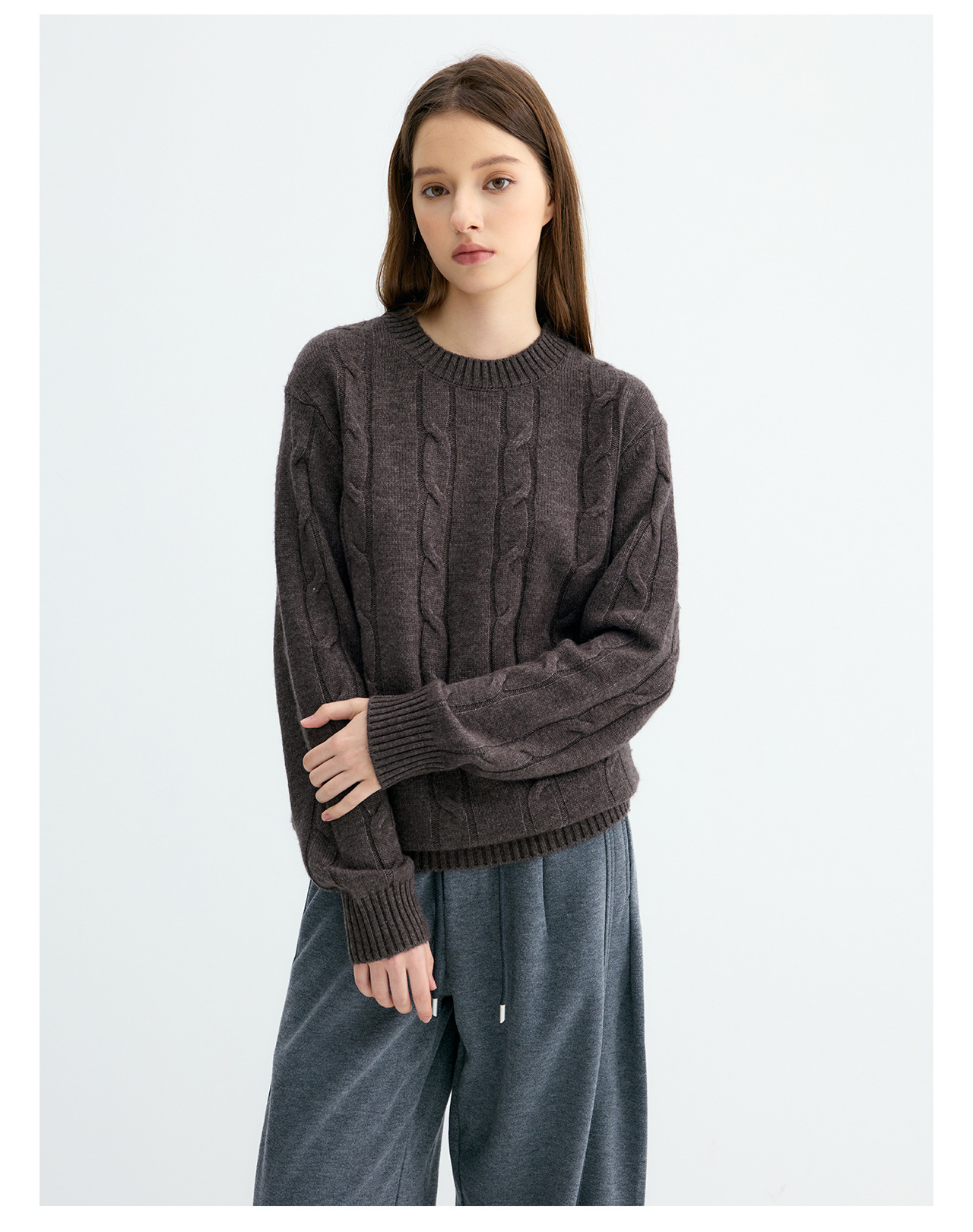 UNF Cable-Knit 405g Crewneck Sweater