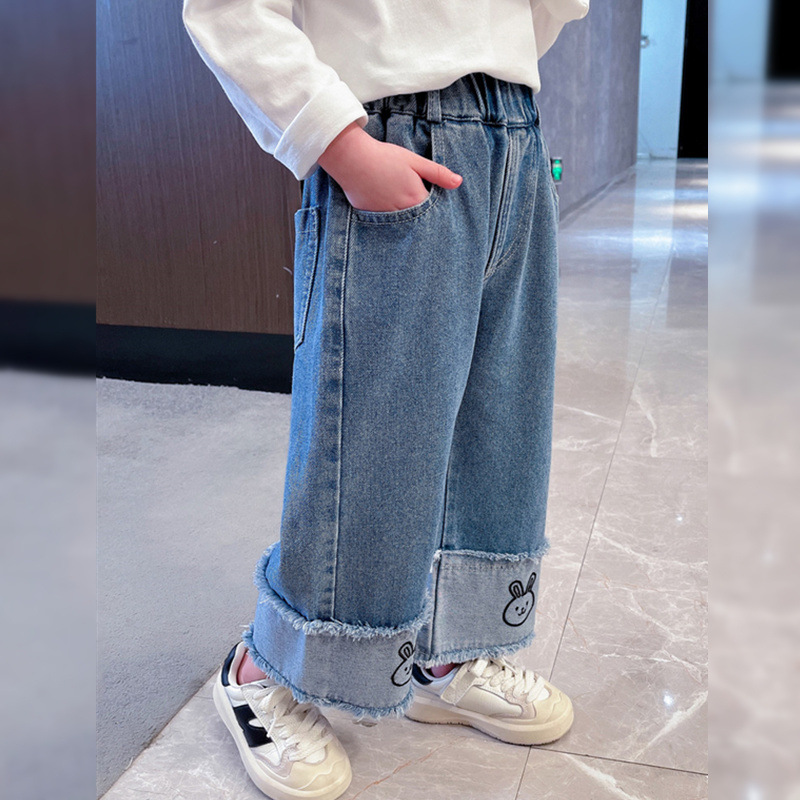 Nuevos pantalones jeans de chicas de moda 2026 primavera y otoño bebés femeninos piernas amplias de primavera pantalones de primavera para niños image 2