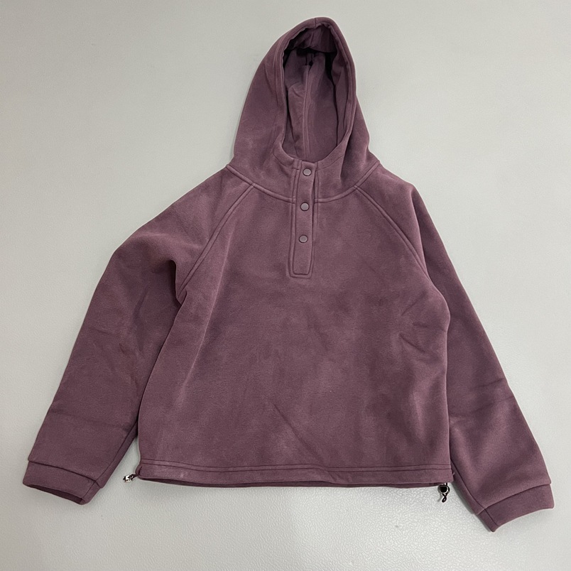 焼き鳥は保温がとてもいいです。厚いベルベットのリベットを着て、帽子のゆるい長袖のベルベットのカジュアルな上着を着ています