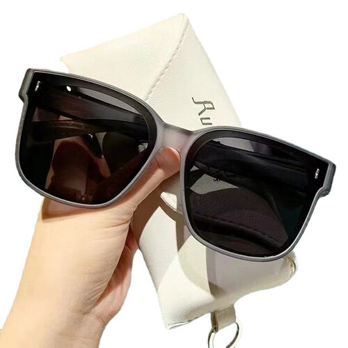  trendy set of polarized new sunglasses for men and women, which can be used as a pair of myopia glasses, one mirror, two uses, driving sunglasses, summer protection