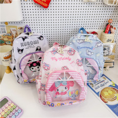 サンリオの新型幼稚園のカバンは軽くて可愛いです。