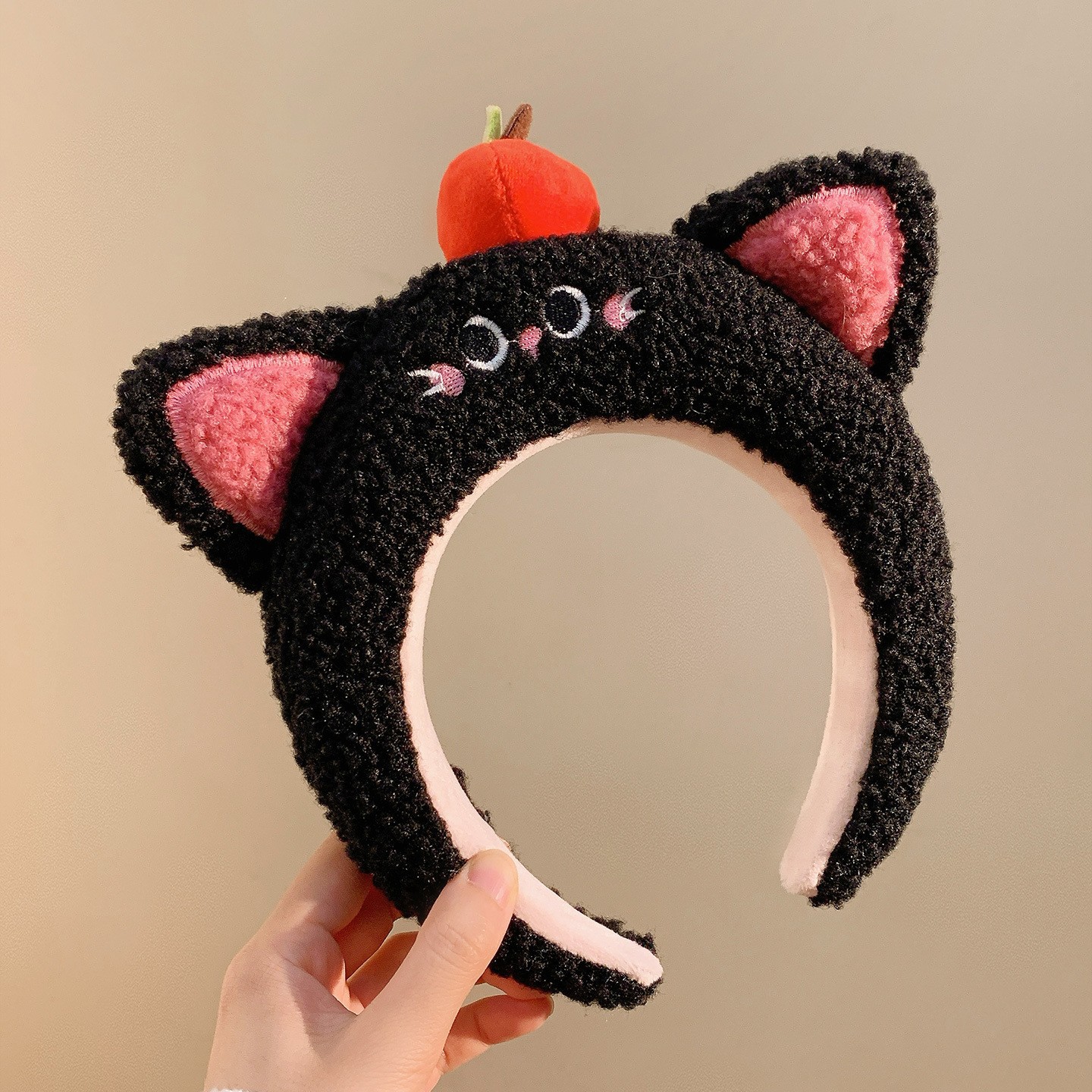 粉耳小猫