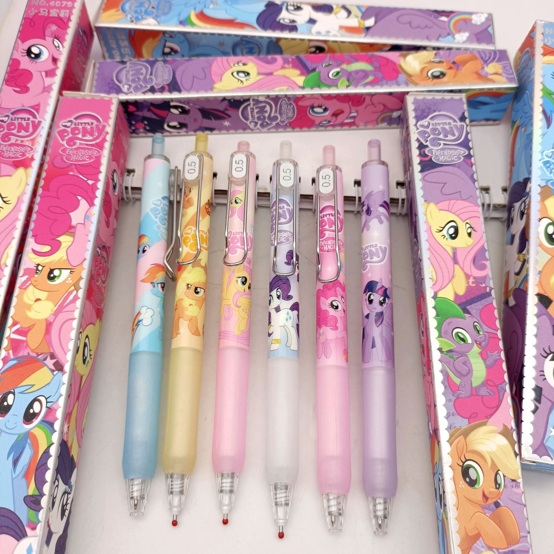 Nuevo cartón de dibujos animados pony bolly lotería bolígrafo ciego caja de estudiantes sorpresa de otra caja de bolígrafo neutro de pulso.