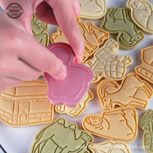 Biscuit mold 3D three-dimensional set household push-type baking cutting mold frosting cookie plastic cake pressing mold