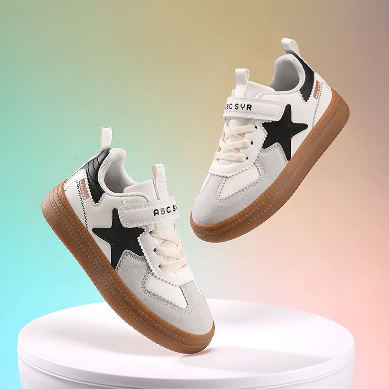 Zapatos para niños primavera y otoño 2025, nuevos zapatos de cuero impermeables y antideslizantes para niños, zapatos de entrenamiento de la ley, zapatos de skate ligeros, zapatos deportivos versátiles