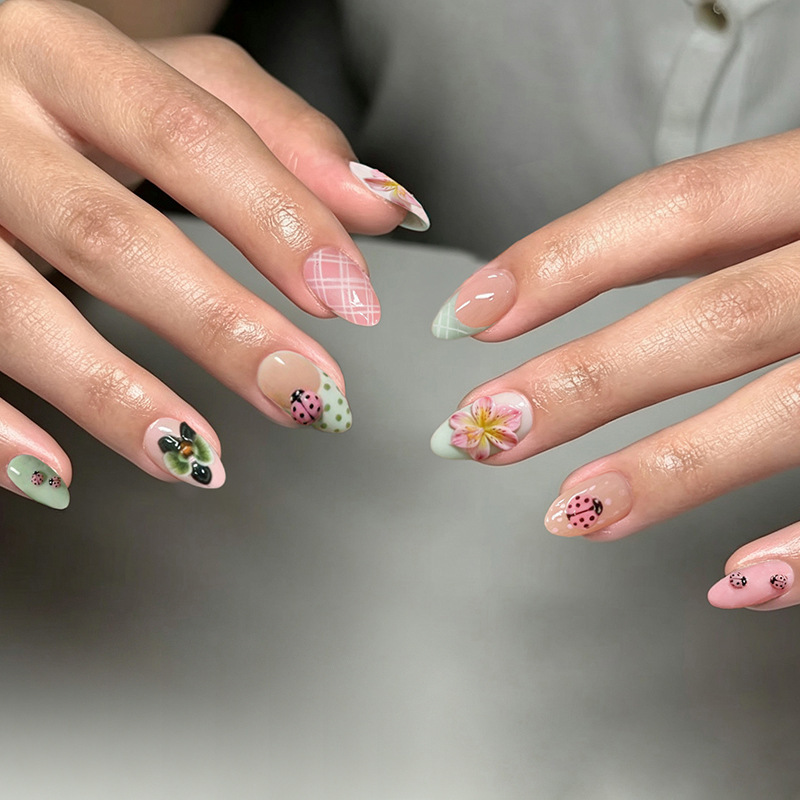 3D floral, cute ladybug pattern, European and American style, detachable nail art, 30 pieces, press-on nails 3D floral, cute ladybug pattern, European and American style, detachable nail art, 30 pieces, press-on nails