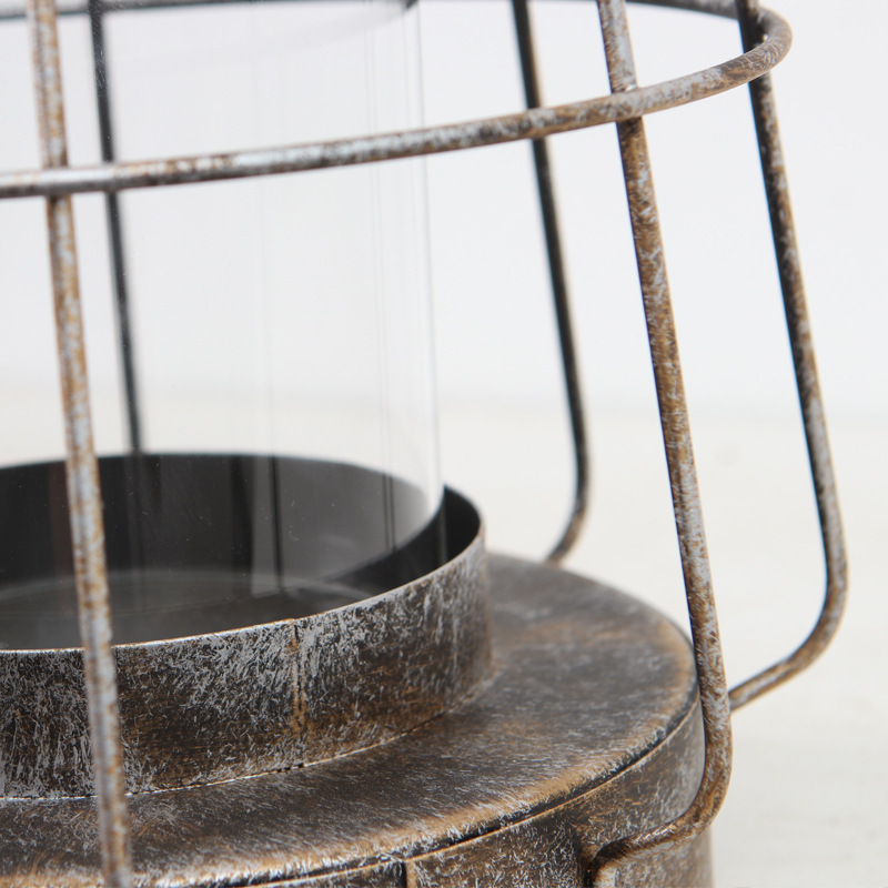 En stock al por mayor de la vendimia de hierro hueco candelabro de cristal decoración grande de vidrio recto de protección portátil candelabro lámpara de viento