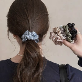 项链;发夹;耳环