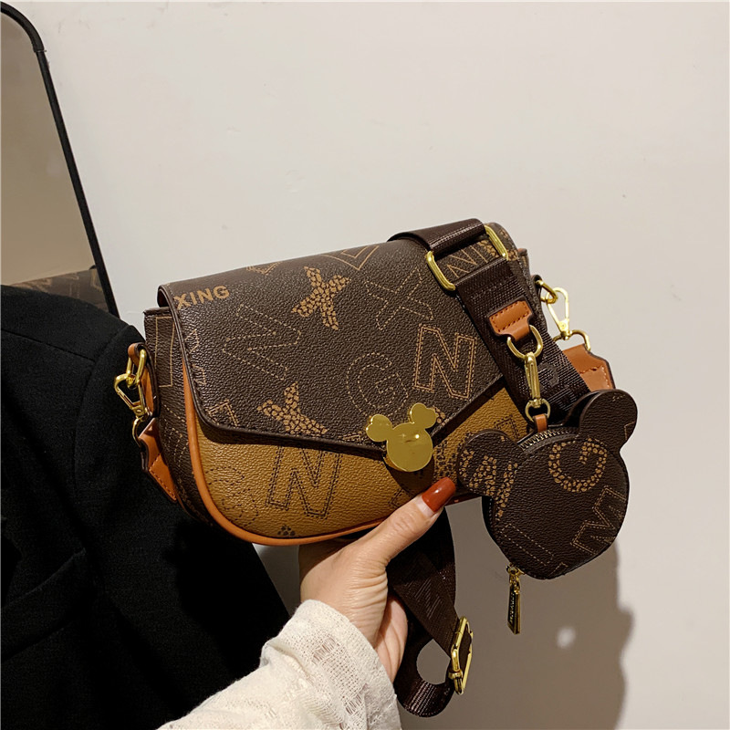 2024 New Single Shoulder Diagonal Straddle Women's Fashion Small Square Bag Netizen Letter Zero Wallet Live Broadcast_voghion.com