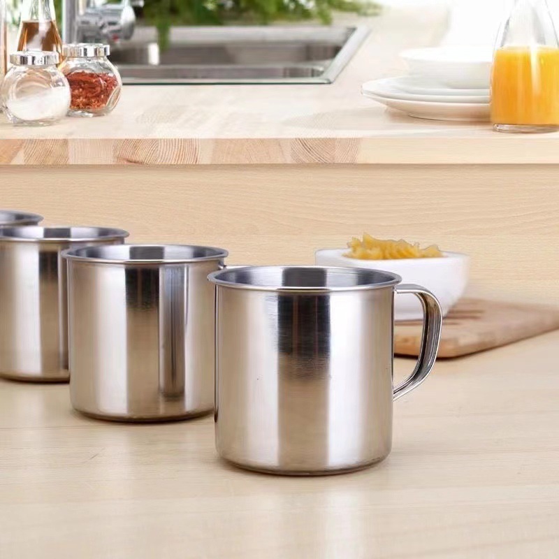Engrosar la taza de agua de acero inoxidable, la taza universal del jardín de infantes, la taza resistente a la caída, la taza pequeña para niños con mango y la taza pequeña