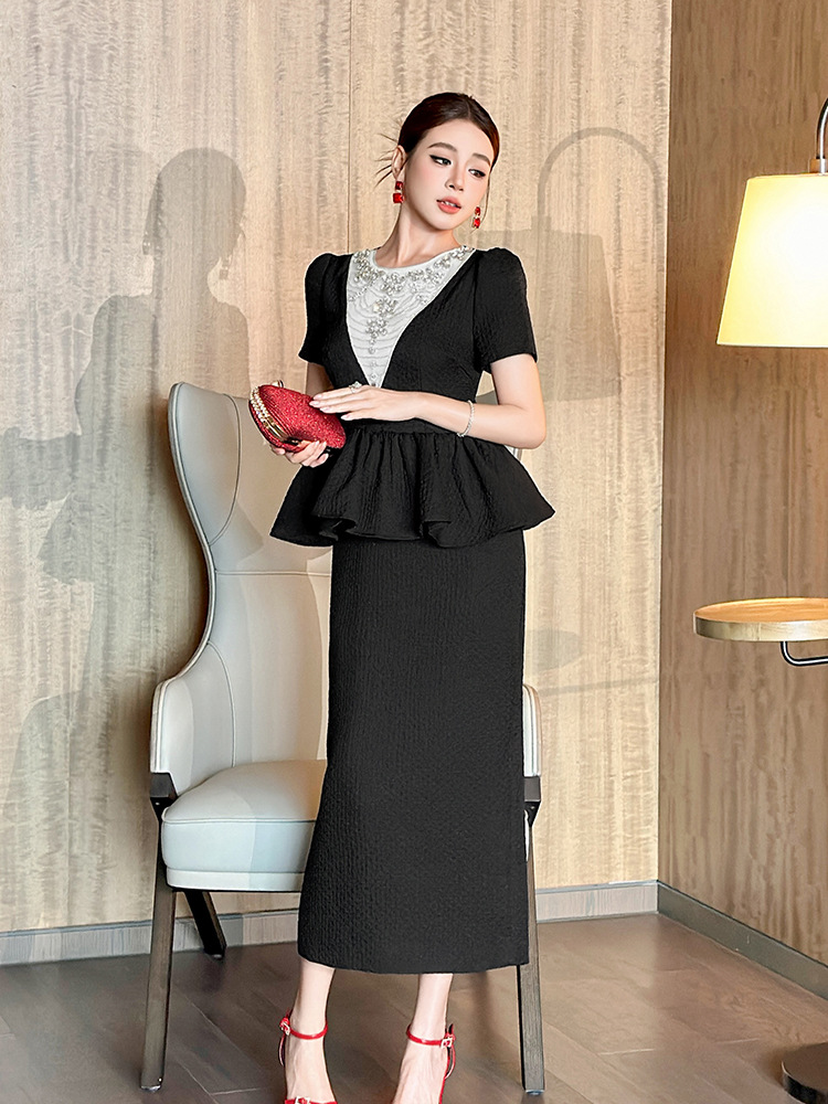 Đầm ôm body nữ thiết kế đính kim cương eo xù lông giả hai mảnh — màu đen