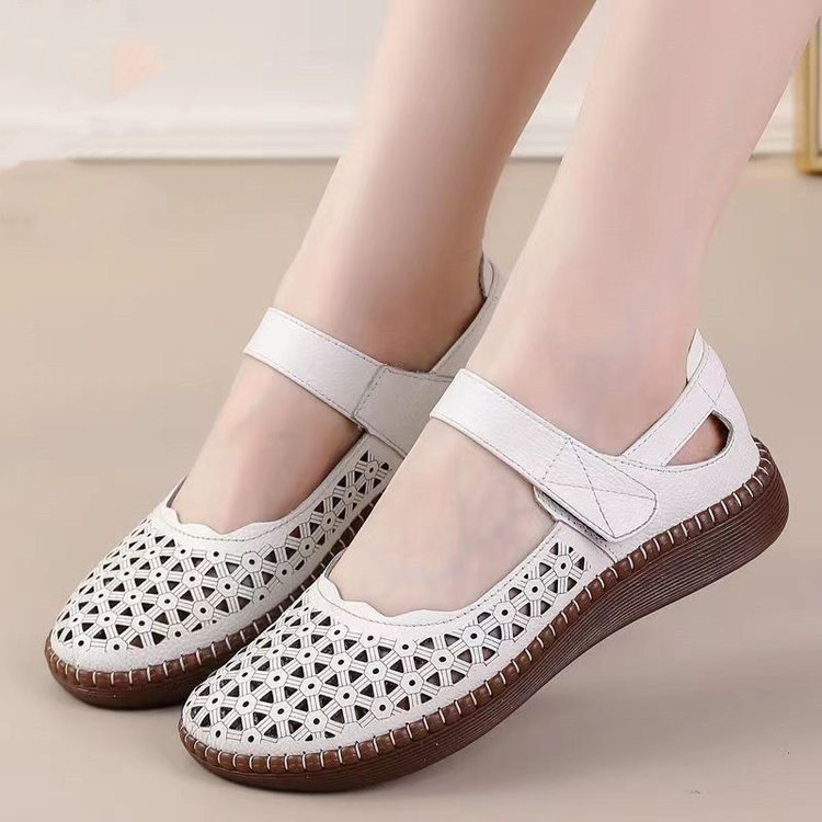 Sandalias de madre de fondo plano de verano, zapatos casuales de mediana edad y ancianos con agujeros de fondo suave transpirables, zapatos de playa de vejez antideslizantes huecos, mujeres