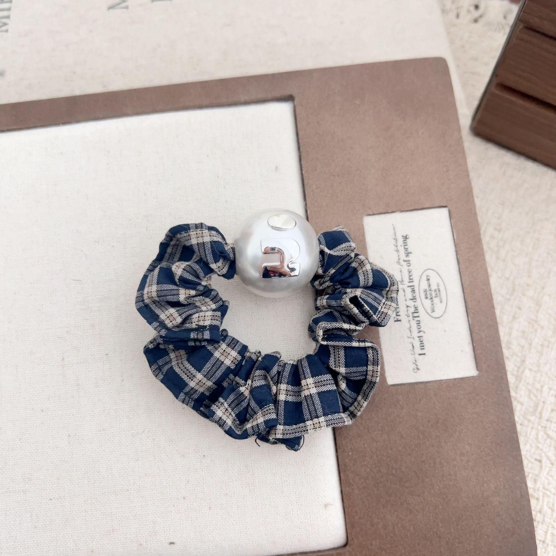 Koreanischer Sweet Pearl College-Style Stoff-Scrunchie mit Karomuster, elegant und raffiniert, hochelastisch_voghion.com