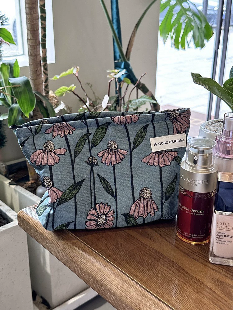 Capacious cosmetic bag, three‑dimensional travel organizer with zipper, stylish printed patterns