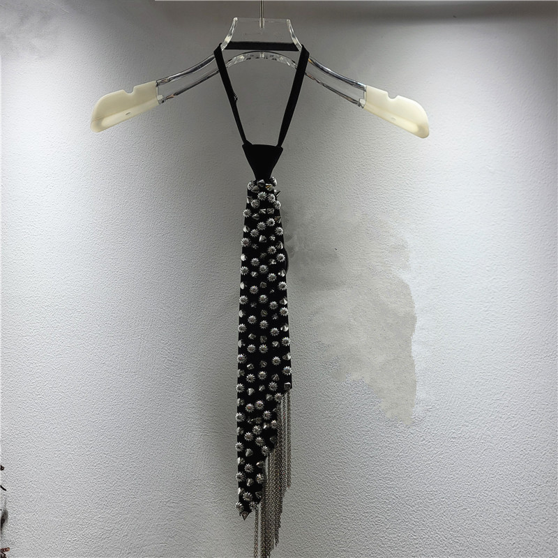Collar de metal oscuro, corbata, subcultura, nicho de diseño, alta moda. image 6