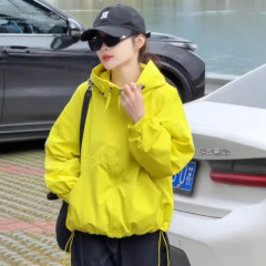 帽子の突撃服のコートの女性の短いタイプ2025春の新型の韓国版の小さい背のゆったりしているカジュアルなジャケットの上着