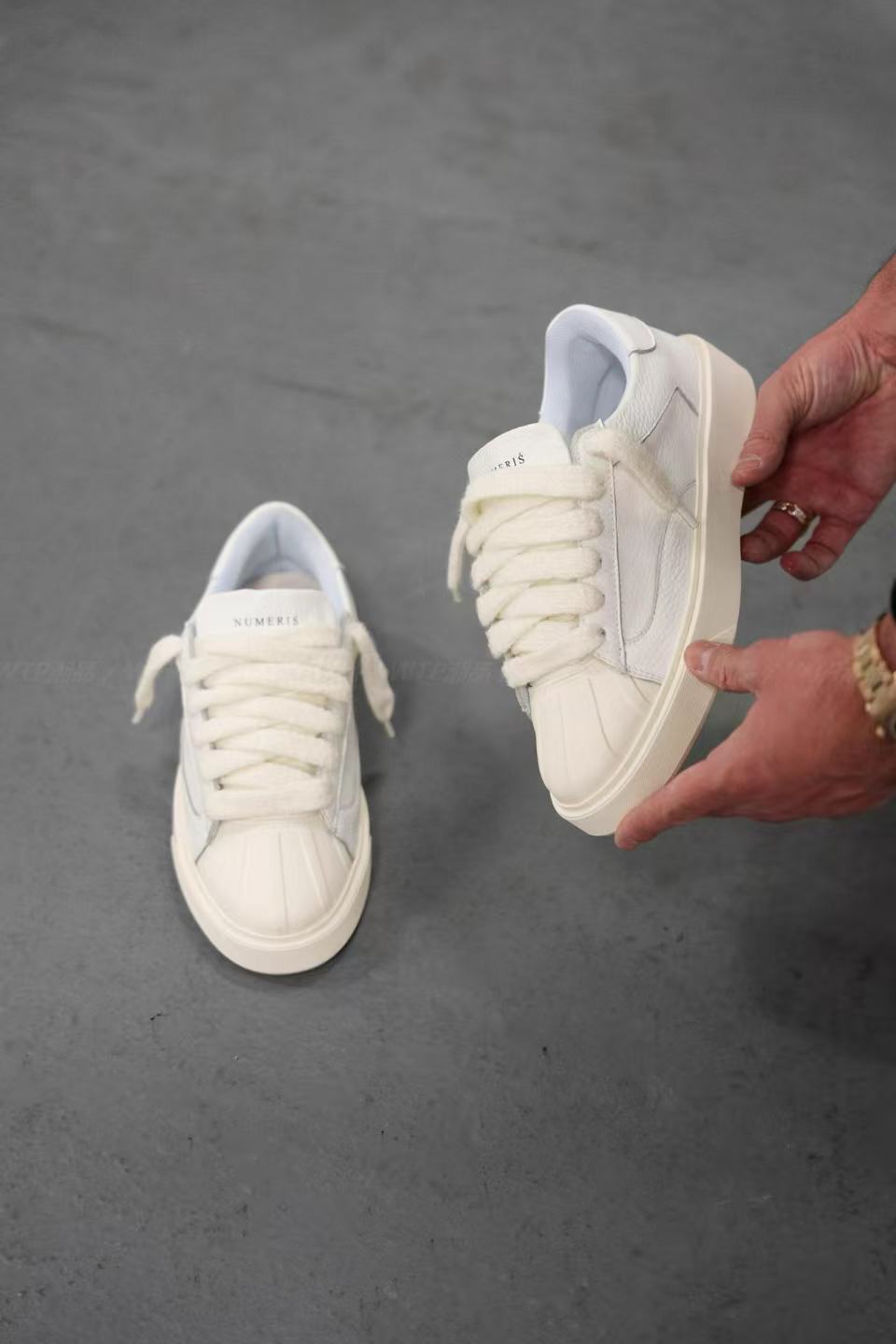 Números zapatos de hombre zapatos casuales skate planas redondas lazos clásicos versátiles skate de cuero