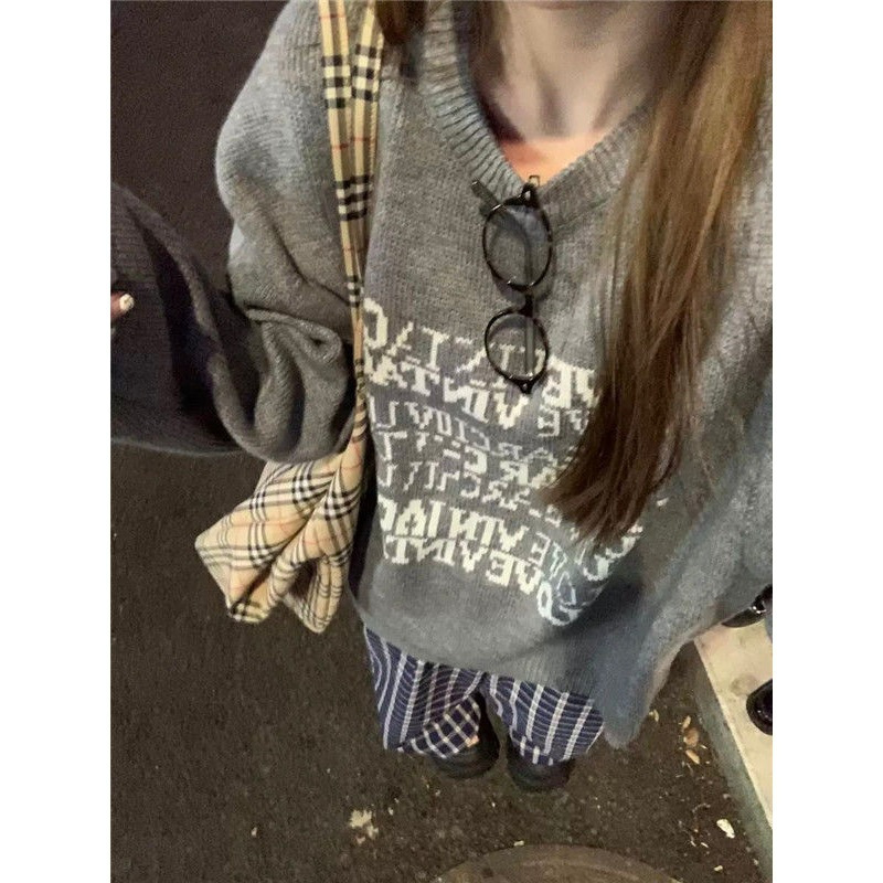 复古美式套头毛衣针织衫秋冬季款慵懒风灰色圆领宽松时尚字母上衣