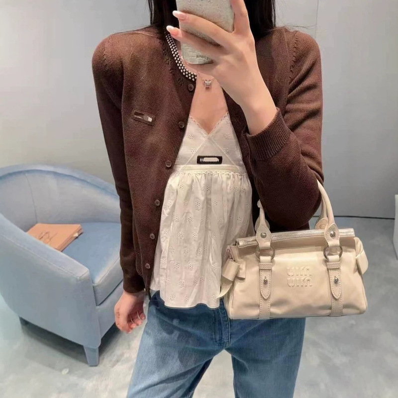 miu early autumn new vintage knit cardigan with jacquard hollow neckline, skin-friendly Korean-style short round-neck cardigan top miu early autumn new vintage knit cardigan with jacquard hollow neckline, skin-friendly Korean-style short round-neck cardigan top