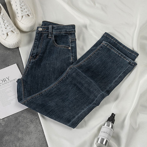 Korean-style petite straight-leg jeans for women: high-waisted, stretchy, slim-fit, plus-size, cropped cigarette pants perfect for spring, fall, and winter.