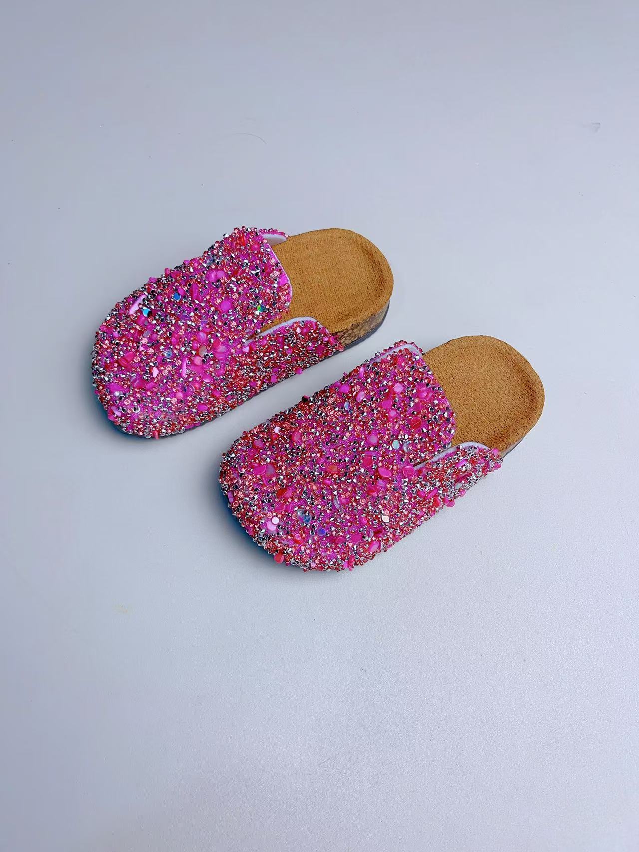 바오터우 크리스탈 스톤 로즈 레드