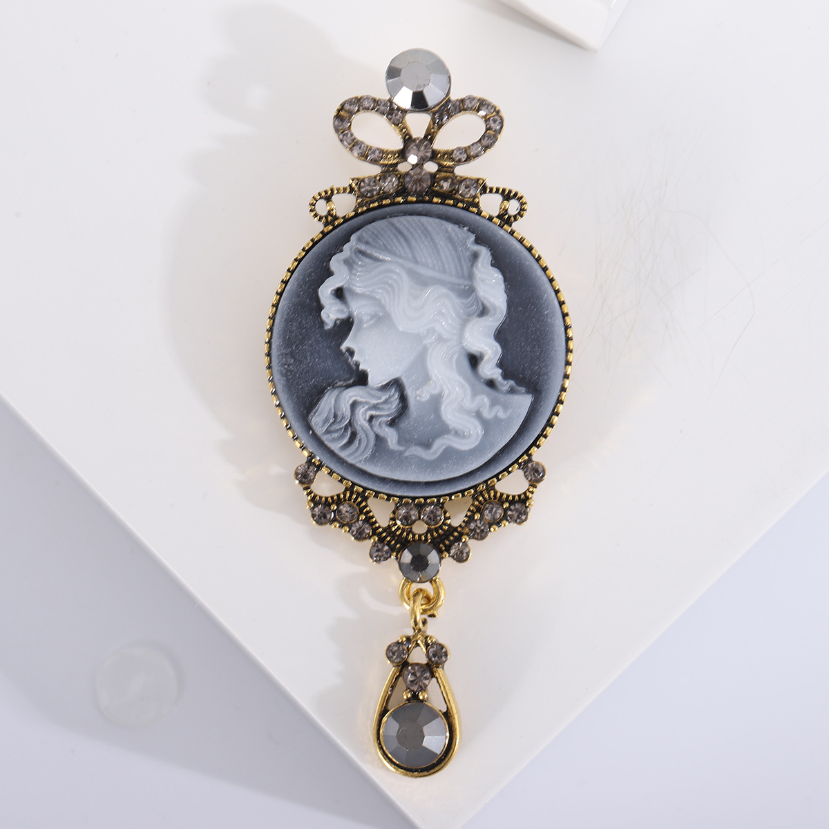 Banquet Occasion Retro Pin Human Alloy Inlay Rhinestones Women's Brooches