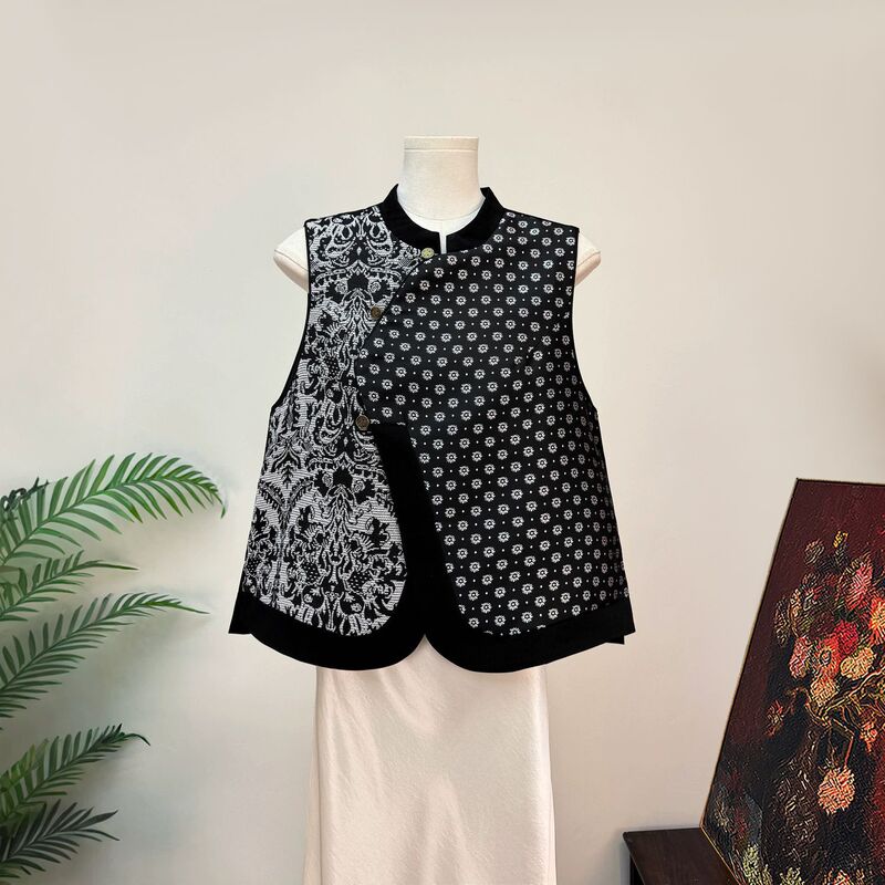 【Zhi Li】New Chinese-style daisy-patterned diagonal-collar vest with a unique design, 2026 autumn new model, national-style stand-up collar waistcoat for women