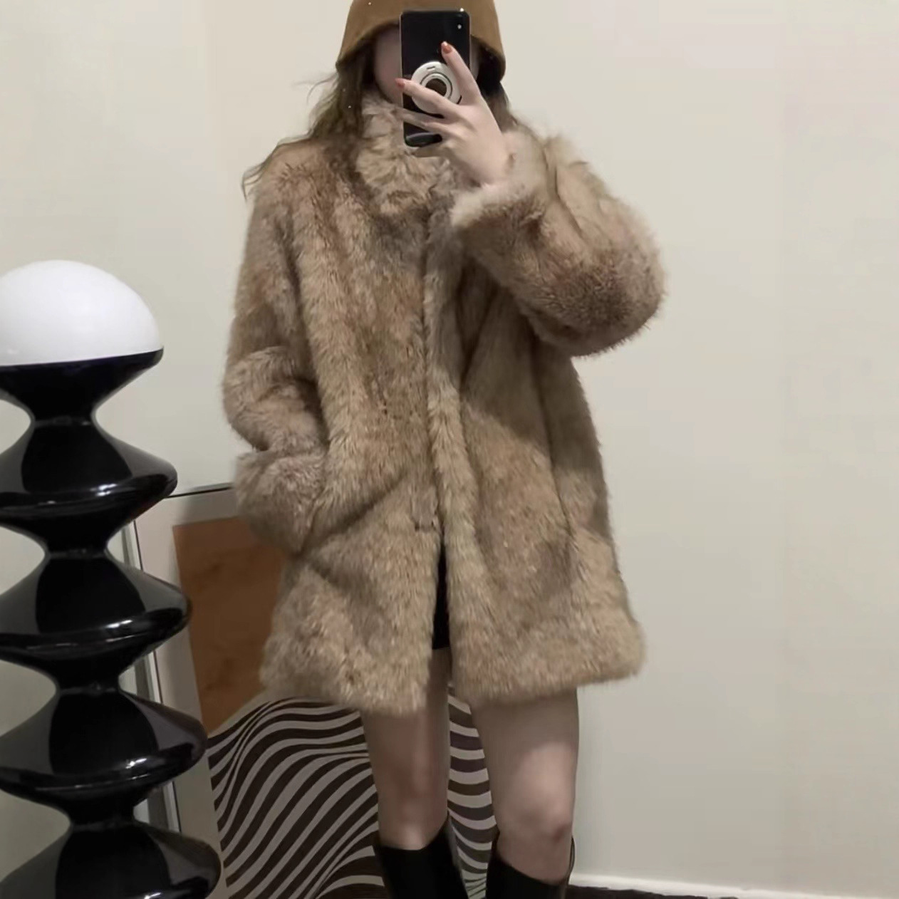 Loose-Fitting Mid-Length Faux Fox Fur with Wide Shoulders and Stand Collar for Women