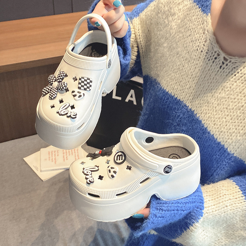 卸売りの新型の厚い底の穴の靴の女性の滑り止めの砂浜は高くなります。|undefined